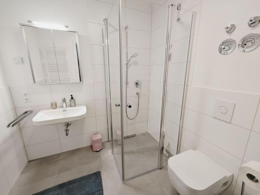 Ticasa Wave-Zentral-Outlet-Aufzug-Stylisch-Unique Metzingen  Luaran gambar